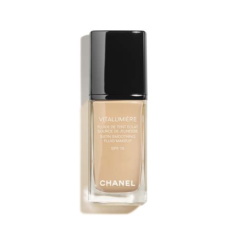 Chanel 060 Hale Vitalumiere Satin Fluid Makeup SPF 15.